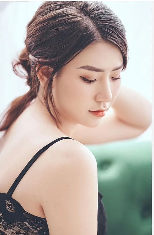 Miko - Berlin VIP Escort Bayan
